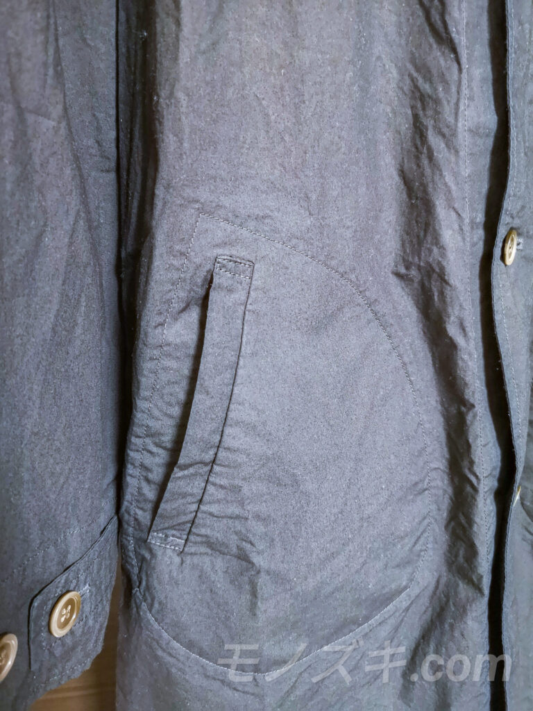 MANUAL ALPHABET（マニュアルアルファベット）シャツコートのポケット