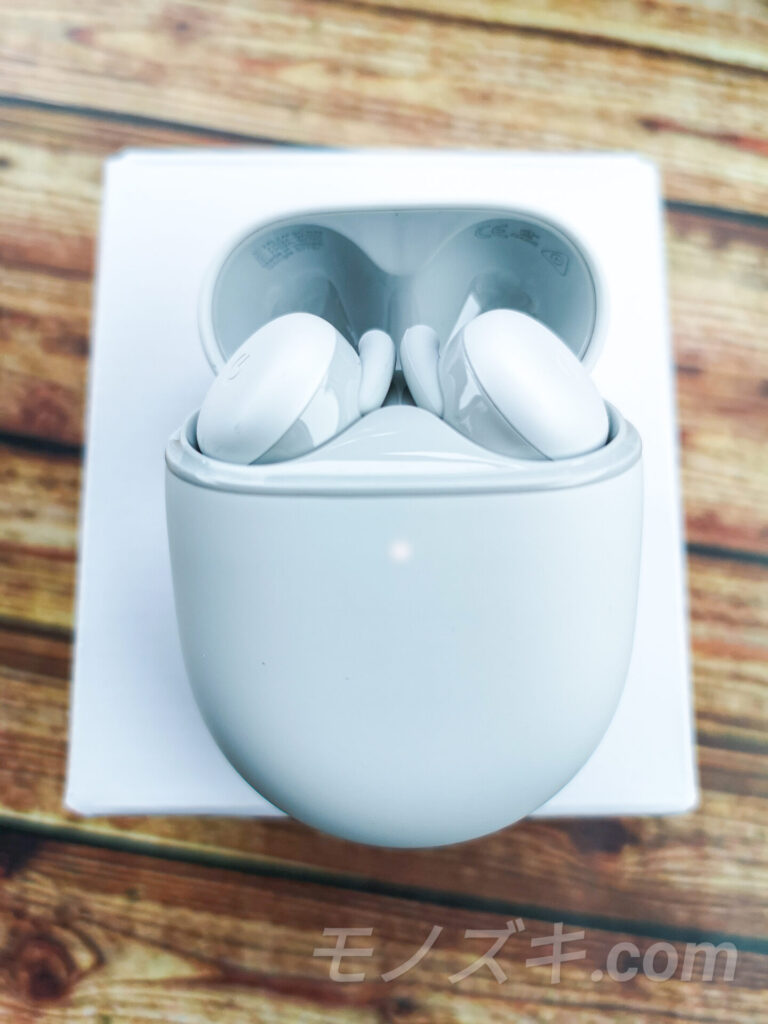 Google Pixel Buds A-Series 充電ケースと本体