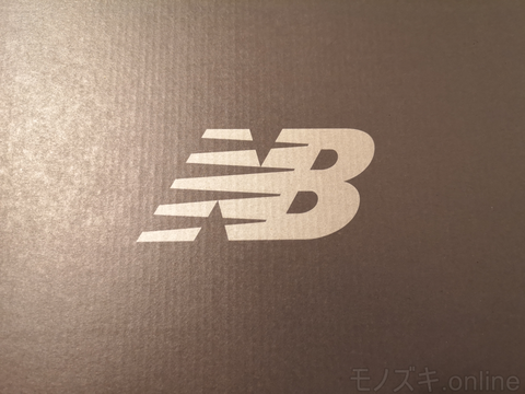 NewBalance 箱ロゴ