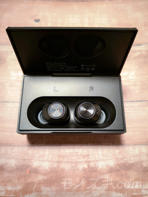 ag TWS04K イヤホンケース内